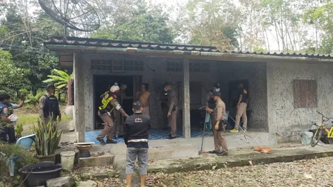 ฆ่า 3 ศพ พ่อแม่-น้อง ฝีมือพี่ชาย “ป่วยจิตเวช” คลั่ง ตำรวจเข้าเกลี้ยกล่อมระทึก