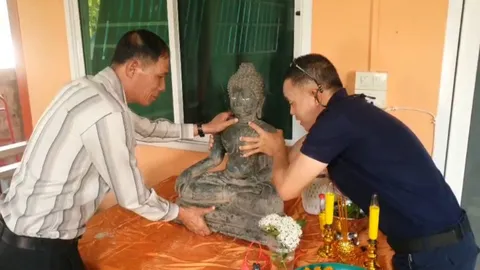 ปรับที่จะสร้างบ้าน เจอพระพุทธรูปโบราณ คาดอายุกว่า 1,000 ปี