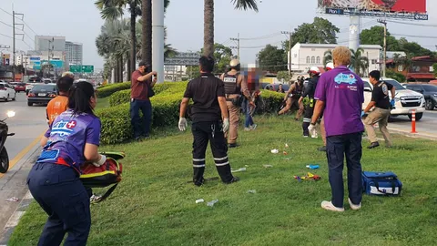 หนุ่มสหรัฐฯ คลั่ง ใช้มีดแทงคอ กระซวกหน้าอกตัวเอง กลางถนนที่พัทยา