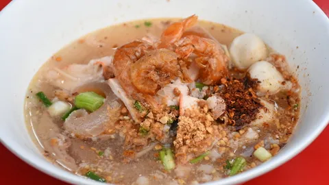 ตกกุ้งแม่น้ำบางปะกง กินก๋วยเตี๋ยวกุ้งทอด