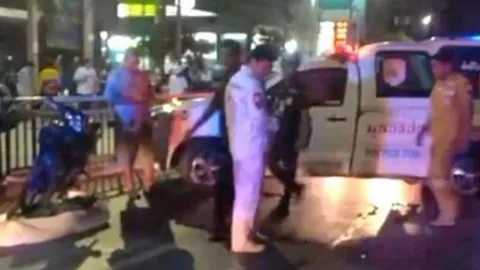 ดูคาติอัดสิบล้อ กลับรถ ผัวเมียดวงดับ ควบมาเร็วจัด ในช่วงเช้ามืด