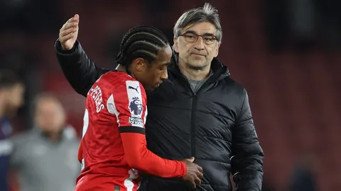 3 ทีมใหญ่ติดโผ เปิดตัวเต็งล่าสุด "กุนซือพรีเมียร์ลีก" โดนปลดคนต่อไป หลังยูริชตกงาน