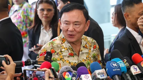 “ทักษิณ”ปัด ไม่ได้ขู่ขับพรรคร่วมรัฐบาล เชื่อคุยกันบ่อยๆ จะคุยรู้เรื่อง