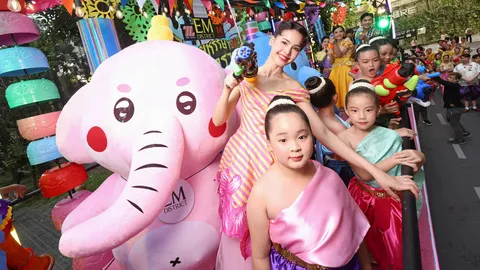 สงกรานต์คึกคัก เอ็มดิสทริค ญาญ่า เปิดงานกิจกรรมเพียบ อุโมงค์น้ำ 50 เมตร