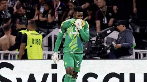 ยืนหนึ่งในเรื่องแย่ๆ "โอนานา" สร้าง 1 สถิติสุดเลวร้าย หลังมีส่วนทำ "แมนยูฯ" โดน "ลียง" ตีเจ๊า UEL