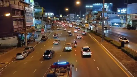 นครสวรรค์ เส้นทางสายเหนือช่วงค่ำเริ่มหนาแน่น รถเคลื่อนที่ได้ช้าแต่ยังไม่ติดขัด