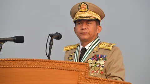 เผยบริษัทรับเหมาก่อสร้างของลูกชาย "มิน อ่องหล่าย" คว้างานใหญ่ฟื้นฟูกรุงเนปิดอว์