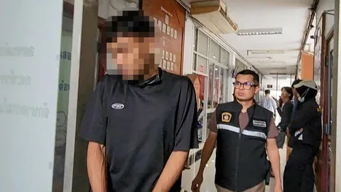 รัวดับรุ่นน้อง นักบอลโหด ถูกปีนเกลียว เลย ‘ฟิวส์ขาด’ ถล่มคาบ้าน!