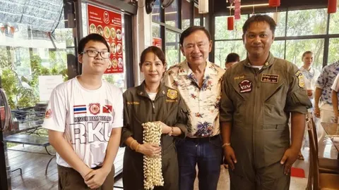 “ทักษิณ” พร้อมหลานๆ ถึงเชียงใหม่ พรุ่งนี้ร่วมงานสงกรานต์ ก่อนไปรับ “อิ๊งค์”