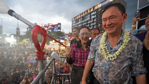 ทักษิณประเมินศึก เพื่อไทย-ภูมิใจไทย บริหารความขัดแย้งได้ ควงอิ๊งค์เล่นน้ำเชียงใหม่