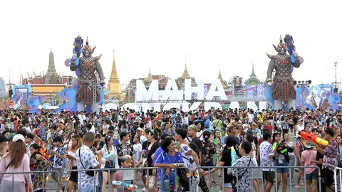 คึกคักสงกรานต์ สาดสนุก ชุ่มฉ่ำทั่วประเทศ สนามหลวงแน่นตรึม ถนนข้าวสาร-สีลม ล้นหลาม