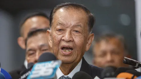 “วันนอร์” ชี้ 300 เสียงรัฐบาลเพียงพอ มั่นคงระดับหนึ่ง แต่อาจไม่ตลอดไป