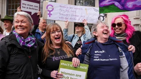 ศาลสูงสุด UK ชี้ขาด คำจำกัดความผู้หญิงตามกฎหมาย ไม่รวมหญิงข้ามเพศ