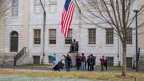 สหรัฐฯ ขู่ฮาร์วาร์ด ตัดโควต้ารับนักศึกษาต่างชาติ หากไม่เปิดเผยข้อมูลวีซ่า