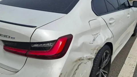 หนุ่มขับเก๋งป้ายแดง ปาดกระบะ "ลุง-ป้า" พบตำรวจ ตรวจไม่พบปริมาณแอลกอฮอล์