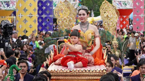 มหาสงกรานต์ไอคอนสยามสนุกสไตล์ไทย