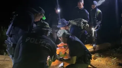 ปิดสวนยางล้อมจับ "มือปืนรับจ้าง" ยิงถล่มผัวเมียคารถเก๋ง หลบหนีคดีกว่า 10 ปี