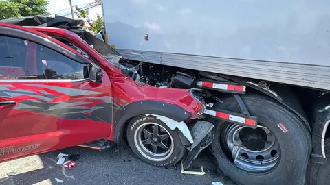 ชนดับ 3 ศพ กระบะกลับจากเที่ยวภาคใต้ เสยท้ายสิบล้อ เด็ก 8 เดือน บาดเจ็บสาหัส