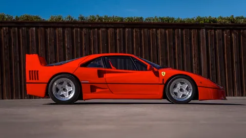 Ferrari F40 Iconic Supercar พระเอกบนโปสเตอร์ห้องนอนวัยรุ่น 80s