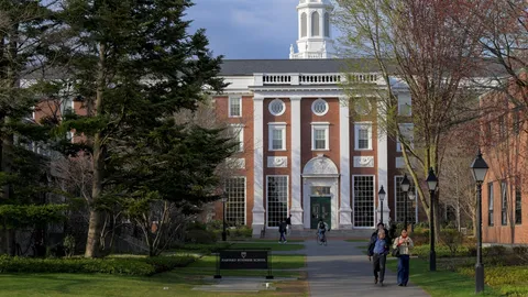 มหาวิทยาลัยฮาร์วาร์ดฟ้องทรัมป์ ขวางตัดเงินวิจัยหลายพันล้านดอลลาร์