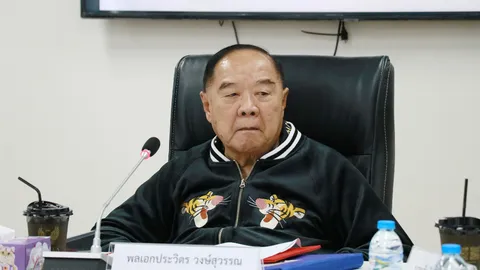 พล.อ.ประวิตรปิดปากแน่น ไม่พูดเรื่องเพื่อไทยจีบร่วมรัฐบาล เลขาฯ พรรคบอกเฟกนิวส์ 