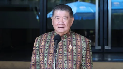 “ภูมิธรรม” โอด อยู่ดีๆ เรื่องปรับ ครม. ก็ลอยมา - ชทพ. ปัดต่อรองแลกกระทรวง