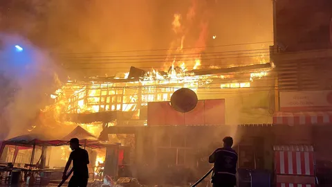 ไหม้ตลาด