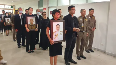 เคลื่อนร่าง 6 ตำรวจกล้า เครื่องบินเล็กตกทะเล มา "วัดตรีทศเทพ" อย่างสมเกียรติ