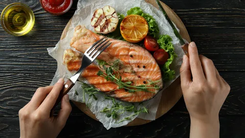 เปิดพฤติกรรมคนไทย พบ 46% ยกให้วันเสาร์เป็นวันกินแซลมอนเพื่อความผ่อนคลาย