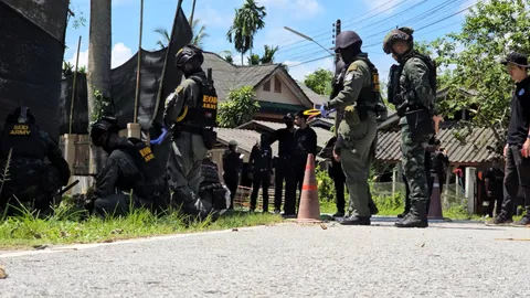 ไปป์บอมบ์ป่วนนราธิวาส ปาใส่ฐานทหารพราน 2 ลูกซ้อน พลาดเป้าโดนพ่อเฒ่าวัย 75 ปี