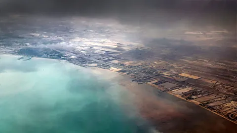 เหยื่อระเบิดที่ท่าเรืออิหร่านพุ่ง 40 ศพ ไฟไหม้เกิน 24 ชม. ควันพิษปกคลุม