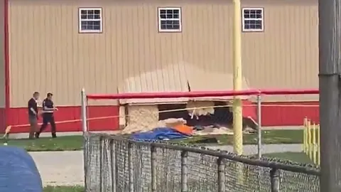 รถพุ่งชนอาคารค่ายหลังเลิกเรียนสหรัฐฯ ผู้เยาว์ดับ 4 ศพ