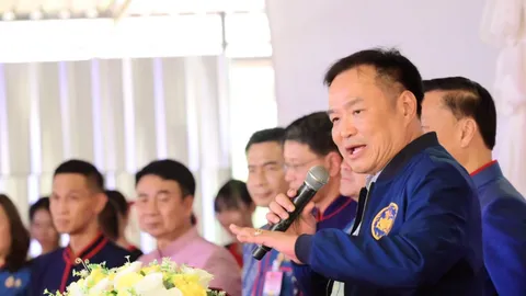 “อนุทิน” มอบโฉนดที่ดิน อ.นาแก สั่งผู้ว่าฯ-นายอำเภอ สอดส่องเรื่องใช้ประโยชน์