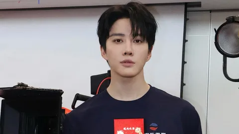 ไมค์ พิรัชต์ เขย่าบัลลังก์ ประเดิมพระเอกหนังจีนครั้งแรก ใน Nobody But You