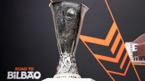 เต็ง 1 คาดไม่ถึง "ซูเปอร์คอม" ฟันธงแชมป์ยูโรปาลีกล่าสุด เปิดโปรแกรมรอบรองฯ