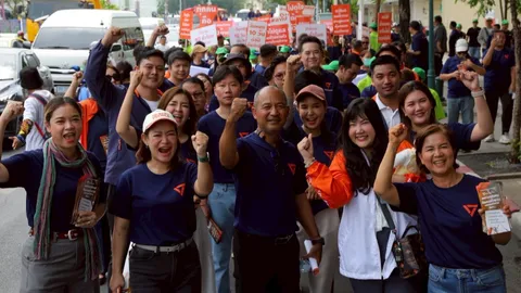 ปชน. ร่วมขบวนวันแรงงาน ชงเพิ่มวันลาพักผ่อน-มีประจำเดือนลาได้ 3 วัน/เดือน