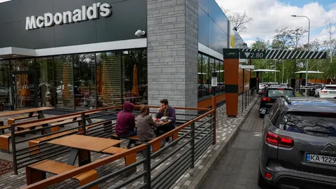 แมคโดนัลด์ยอดขายในสหรัฐฯ ร่วงหนักสุดตั้งแต่ยุคโควิด คาด ศ.ก.เป็นเหตุ