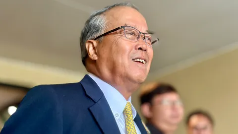 “ชูศักดิ์” เชื่อ “พีระพันธุ์” เป็นนักกฎหมายไม่ตกม้าตายถูกร้องถือหุ้น