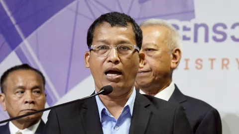 “เซีย” ซัด “อิ๊งค์-พิพัฒน์” พิจารณาตัวเอง หลังขึ้นค่าแรง 400 บาทไม่ได้