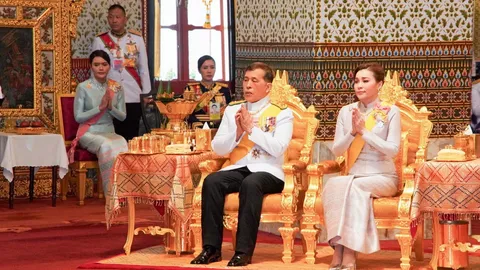 ปีติในหลวง-ราชินี พิธีฉัตรมงคล ทําเนียบฯจัดงาน สโมสรสันนิบาต เฉลิมพระเกียรติ