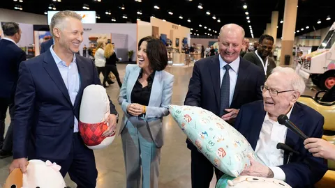 6 ข้อคิดสำคัญจากวอร์เรน บัฟเฟตต์ ประกาศสิ้นปีนี้ส่งไม้ต่อให้ “อาเบล” ย้ำไม่ขายหุ้นเบิร์กเชียร์