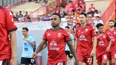 ตอบแทนผลงาน "ค้างคาวไฟ" ต่อสัญญา 3 แข้งดัง เล็งเสริมต่างชาติเต็มโควต้า สู้ศึกไทยลีกปีหน้า