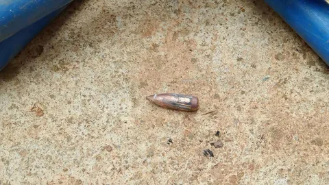 เจออีก กระสุนตกใส่หลังคาชาวบ้านเวียงแก่น นายอำเภอแจ้งเตือนเลี่ยงกิจกรรมชายแดนไทย-ลาว