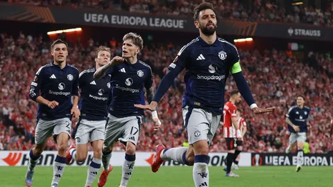 เข้าทางแมนยูฯ "คู่แข่ง" เจอ 4 ข่าวร้าย ทำจ่อเข้าชิงยูโรปาลีกใสๆ ลุ้นแชมป์สุดท้ายซีซันนี้