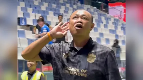 “เนวิน” ปธ.บุรีรัมย์ ตอบกลับทันที หลังเจอแฟน “บีจี” ยิงคำถามจากอัฒจันทร์ (คลิป)