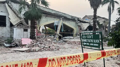 รมว.กลาโหมปากีสถานยืนยัน จะโจมตีเพียงเป้าหมายทางทหารในอินเดีย