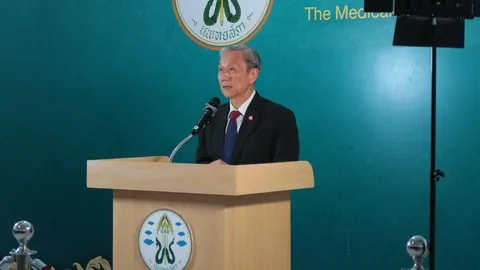 แจงพักใบอนุญาตแพทย์ 2 คน ออกเอกสารไม่ตรงความจริง ไร้หลักฐานทักษิณป่วยวิกฤติ