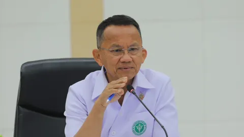 “สมศักดิ์” เตือนฝั่งการเมืองอย่าชี้นำว่าเตรียมยับยั้งมติแพทยสภา ยันทำตามกฎหมายเต็มที่