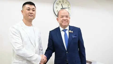 รมว.พาณิชย์ ตั้งเป้าทุบสถิติใหม่ ดึงอินฟลูเอนเซอร์จีน ไลฟ์สดขายผลไม้