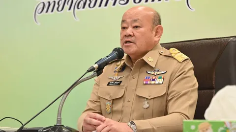 มท.ห้ามเรียก "ลุง-ป้า" อ้างไม่เหมาะสม เปลี่ยนใช้คําว่า "คุณลูกค้า" แทน โซเชียลแซวยับ